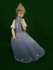 VINTAGE / RETIRED LLADRO 5121 PORCELAIN FIGURINE 11" GIRL IN A BLUE DRESS + BOX