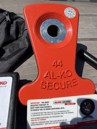 Caravan wheel lock - lock, with