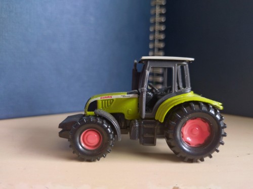 Siku class tractor small - small, scale