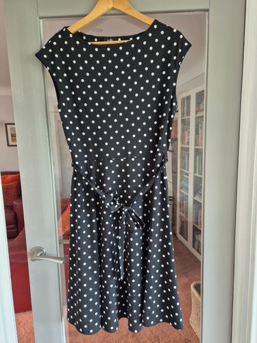 Wallis pull spotty knee - wallis,