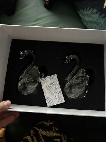 Set crystal swans by - of,
