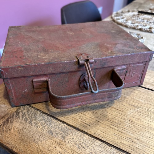 Vintage metal box metal carry