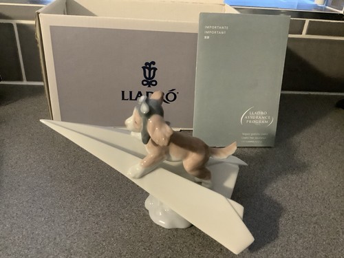 Lladro figurine called lets - figurine,