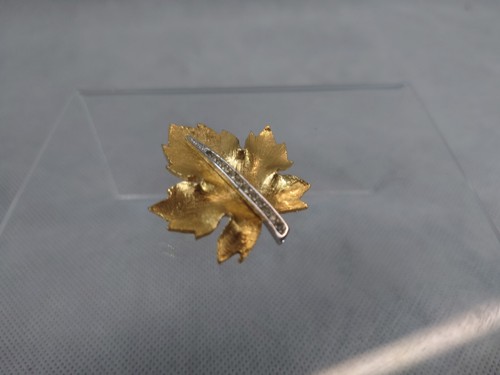 Vintage gold tone brooch leaf - gold,