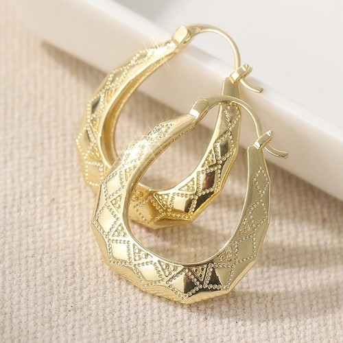 Solid 9ct gold - victorian, oval