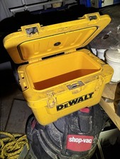 DeWalt 10 Quart Lunchbox