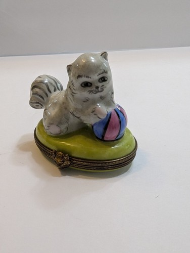 Limoges gray kitten - with, ball