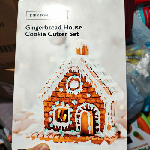 Kirkton house gingerbread - house,