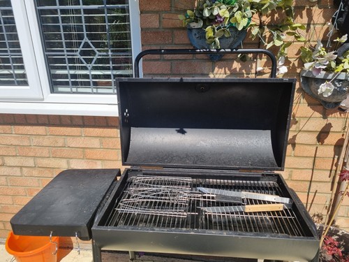 New bbq used twice - new,