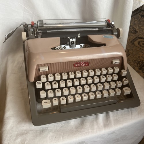 Vtg royal futura 800 portable - royal,