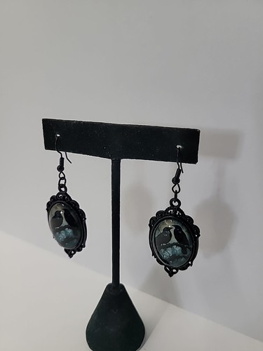 Vintage black raven cameo - black,