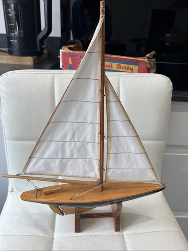 Vintage pond yacht - pond, 1940s/1950s