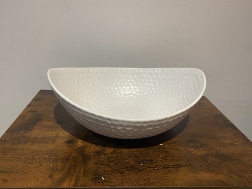 White matte bowl features - , a