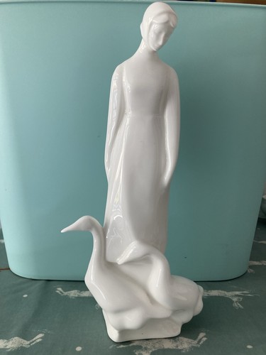 Royal doulton white - doulton, porcelain