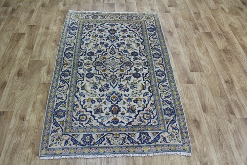 Fine handmade wool rug - rug, 153