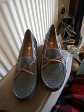 Brand New With Tags Size 4 Blue Leather, PAVERS