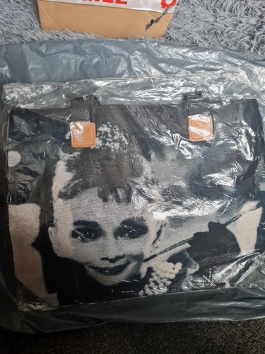 Audrey hepburn bstract black - audrey,