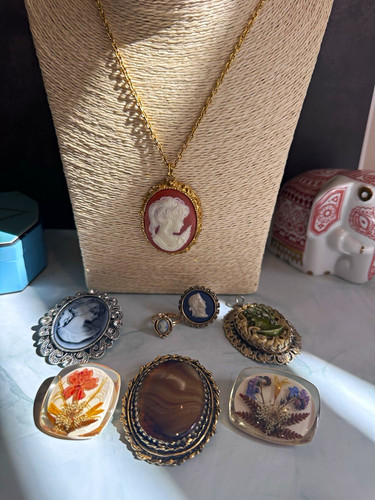Vintage 8pc cameo - cameo, brooch