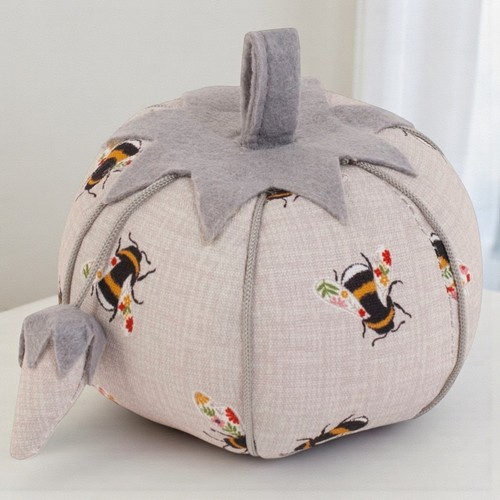 Bee pin cushion traditional - pin,