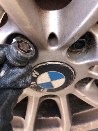 Locking wheel nut - locking,