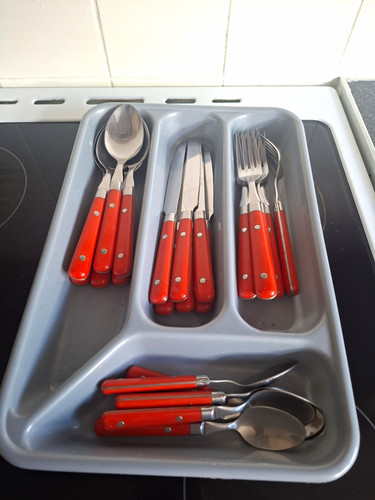 16pc red plastic - red, handle