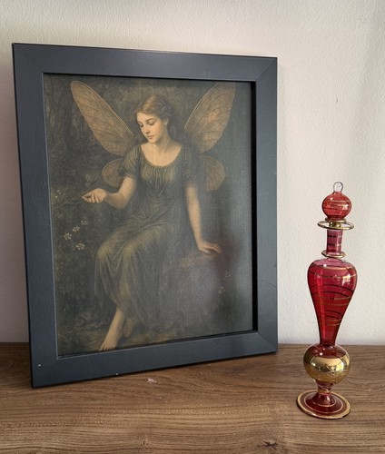 Beautiful large egyptian hand - large,