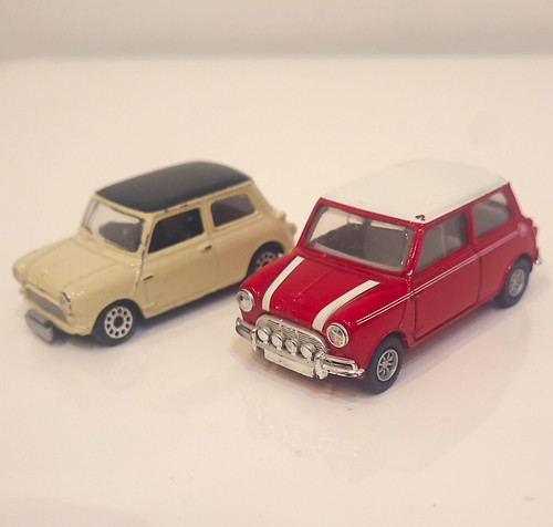 Mini diecast model cars - 2x,