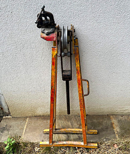 Pipe bender
