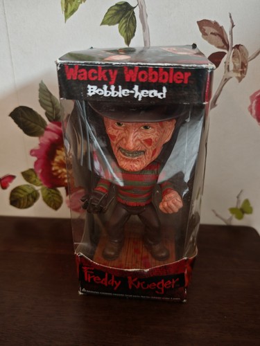 Funko wacky wobbler - wacky, freddy