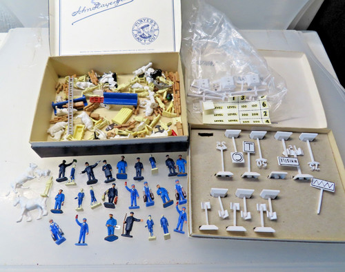 Hornby etc station staff - etc,