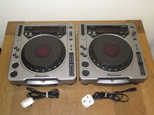 2 x Pioneer CDJ-800 DJ CD player - PAIR / BOTH WORK WELL