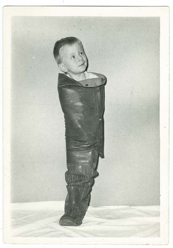B4931 boy standing - standing, in