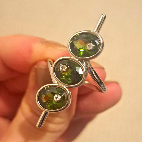 Olive ring viral - /,