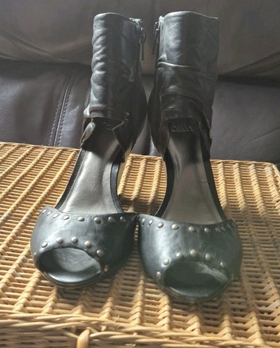 Size faith black - size, 6