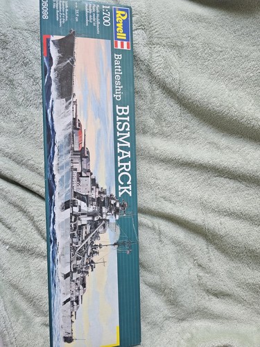 Revell 700 scale bismarck - 1:700,