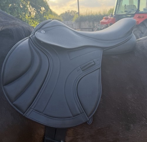 Albion jump saddle - k2,