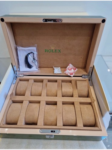Luxury watch display case - watch,
