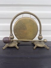 A QUALITY ANTIQUE ART NOUVEAU BRASS DINNER GONG, CIRCA-1930.