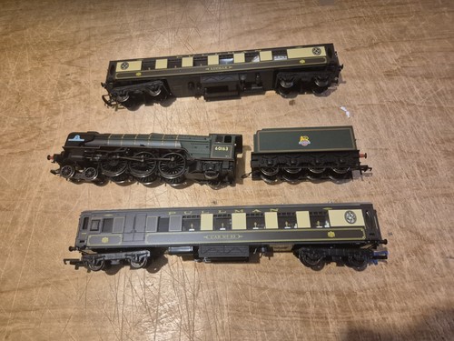Hornby tornado and pullman - tornado,