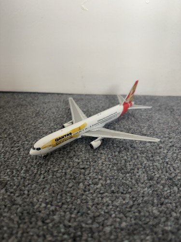 Qantas boeing 767 - qantas,