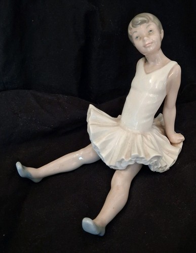 Nao lladró seated - nao,
