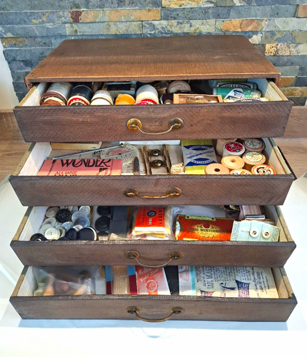 Vintage wooden sewing box - wooden,