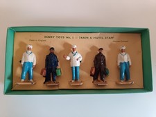 Dinky Toys No. 5 Train and Hotel Staff Station Figures O Gauge