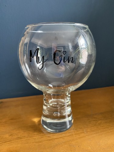 Balloon shaped gin glass with - balloon,