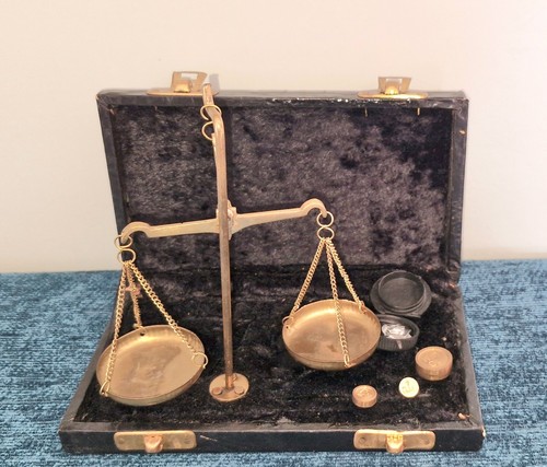 Vintage travelling apothecary - travelling,