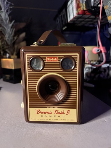 Kodak brownie flash camera - b,