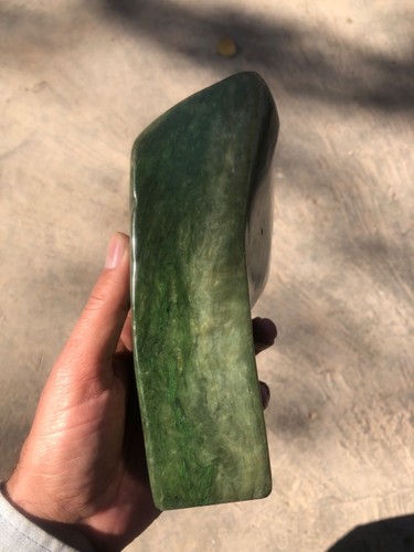1921g 100 natural nephrite - 100%,