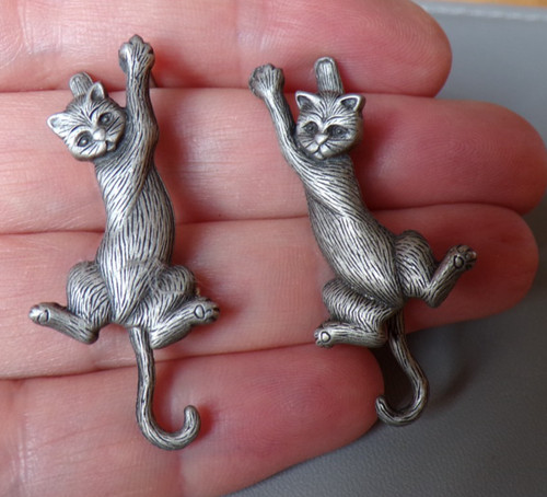 Vintage hanging cat - vintage,