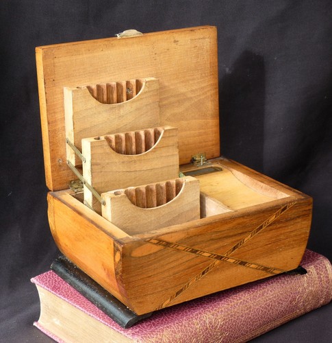 Musical wooden cigarette box - wooden,