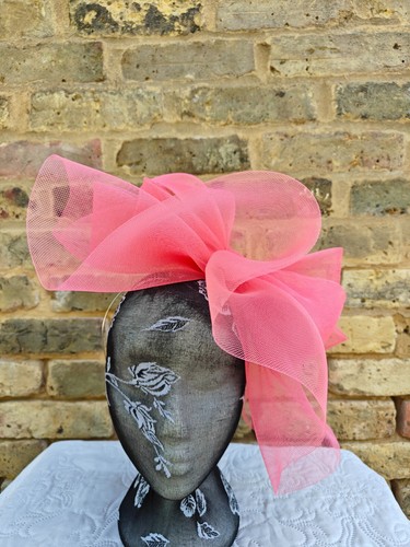 Coral pink crin - coral, fascinator
